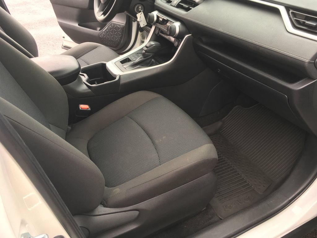 Used 2024 Toyota RAV4 LE AWD/4WD image 28