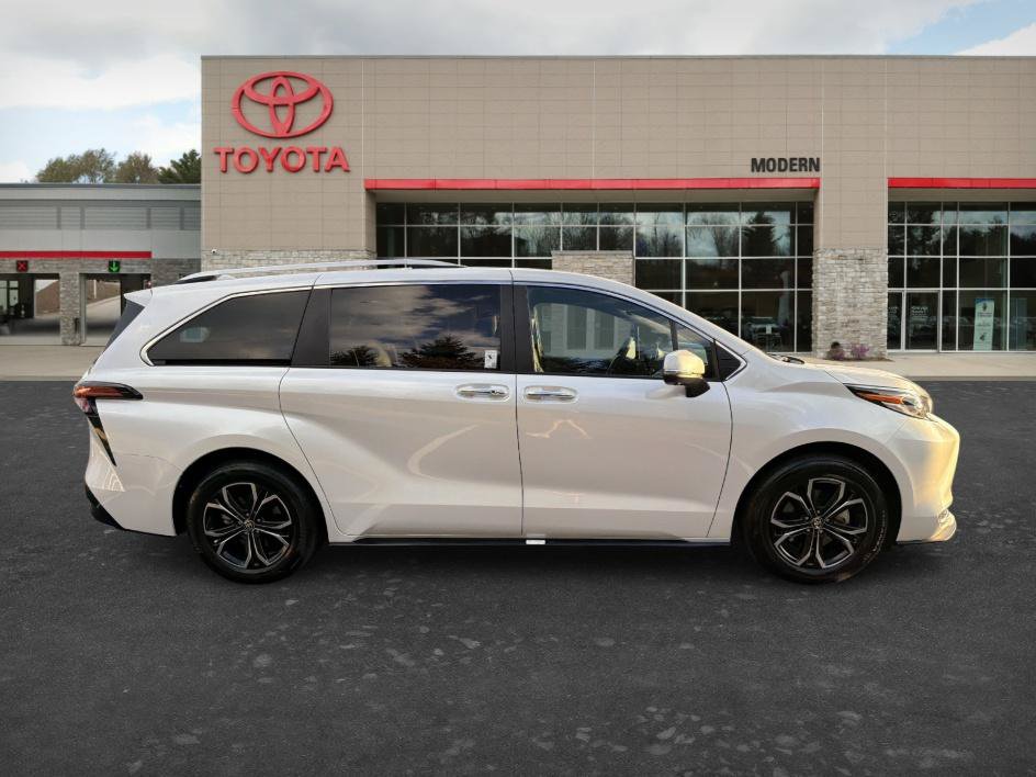 Certified 2026 Toyota Sienna Platinum AWD/4WD image 4
