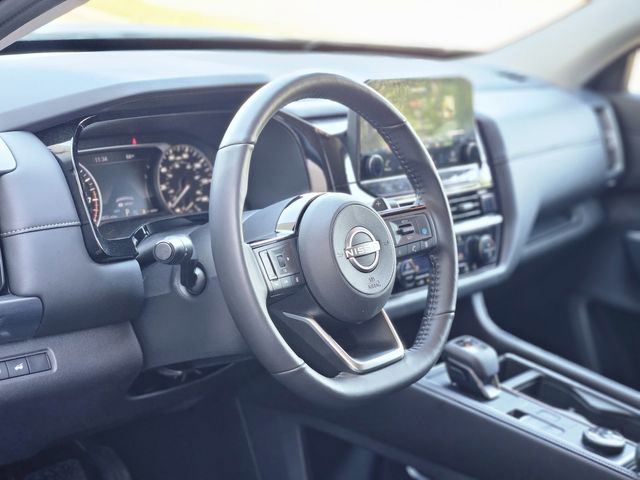 Certified 2025 Nissan Pathfinder SL image 12