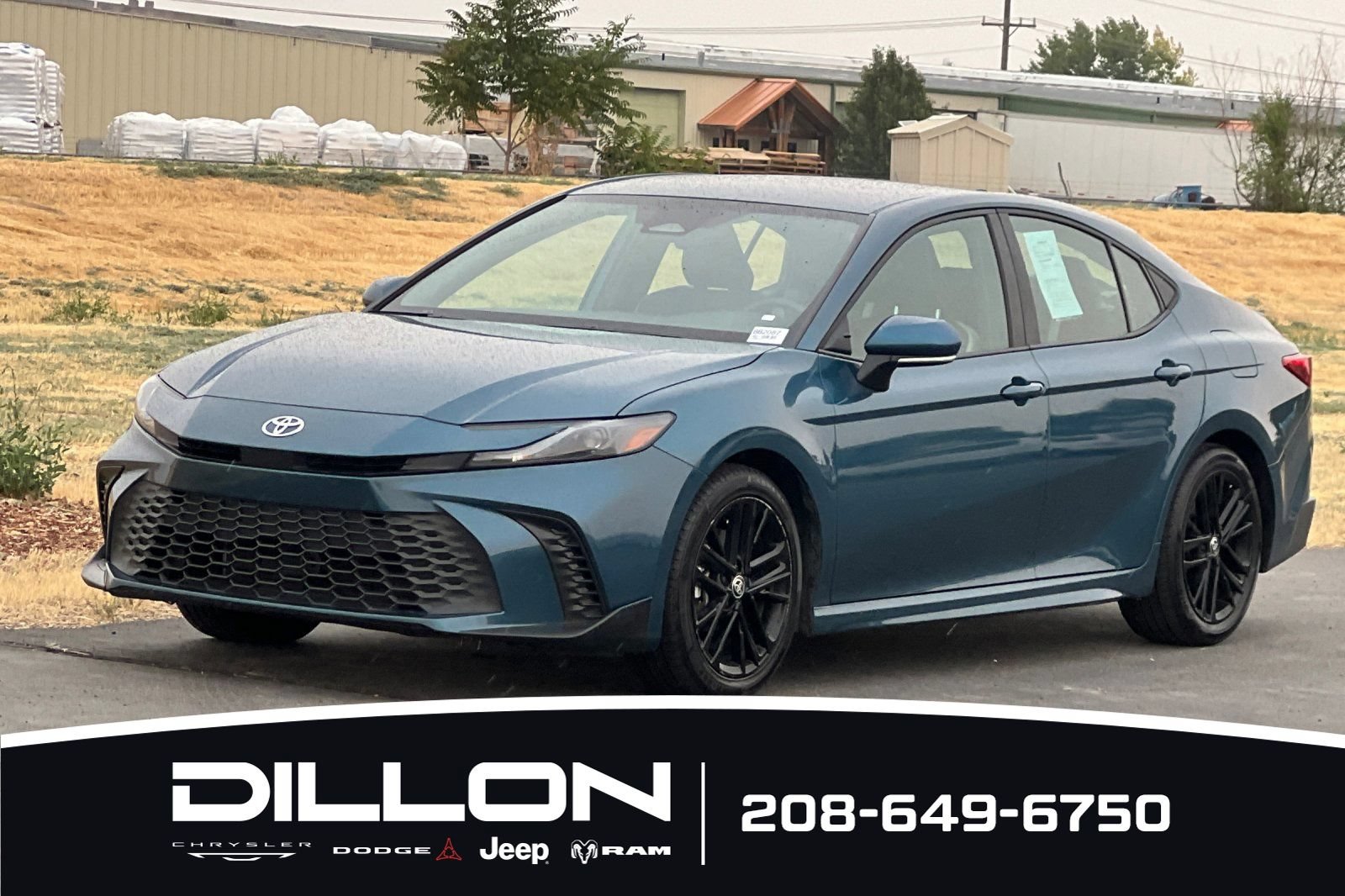 Used 2025 Toyota Camry SE FWD image 11