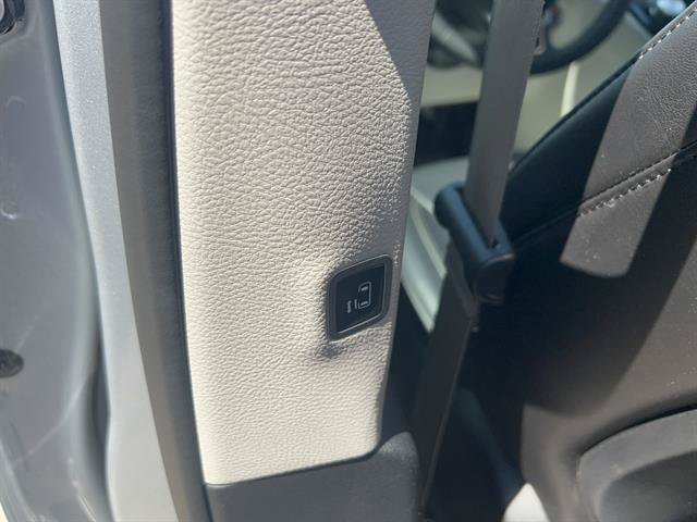 Used 2024 Chrysler Pacifica Touring-L FWD image 15