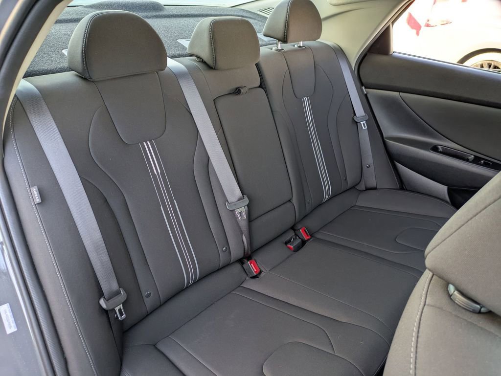 Used 2025 Hyundai Elantra SEL image 27