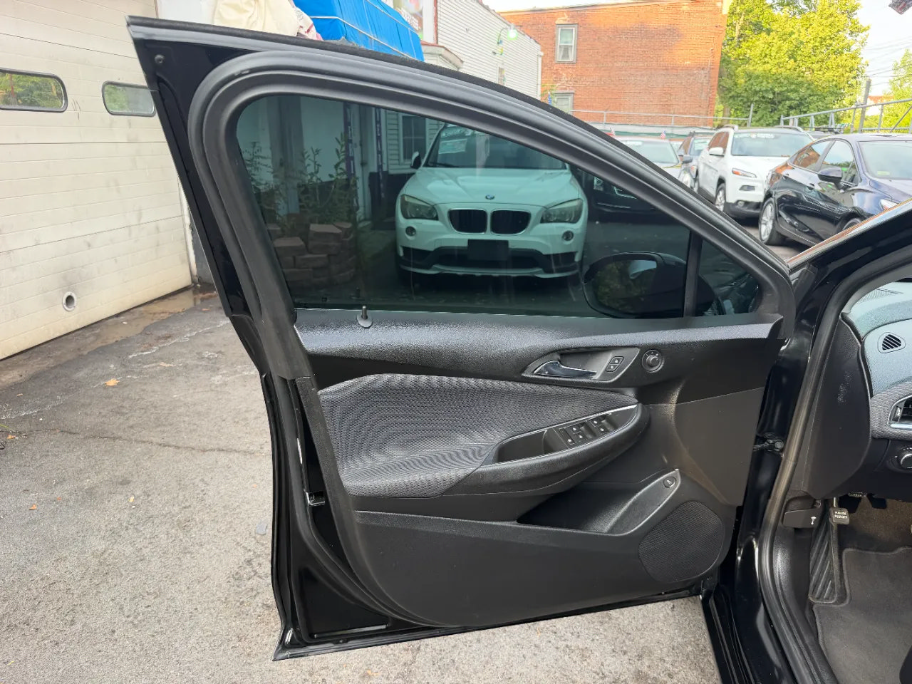 Used 2019 Chevrolet Cruze LT FWD image 25
