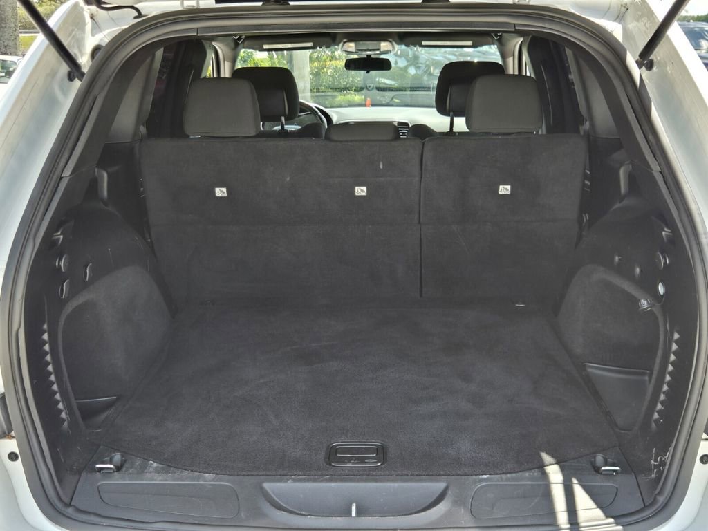 Used 2021 Jeep Grand Cherokee Laredo image 15