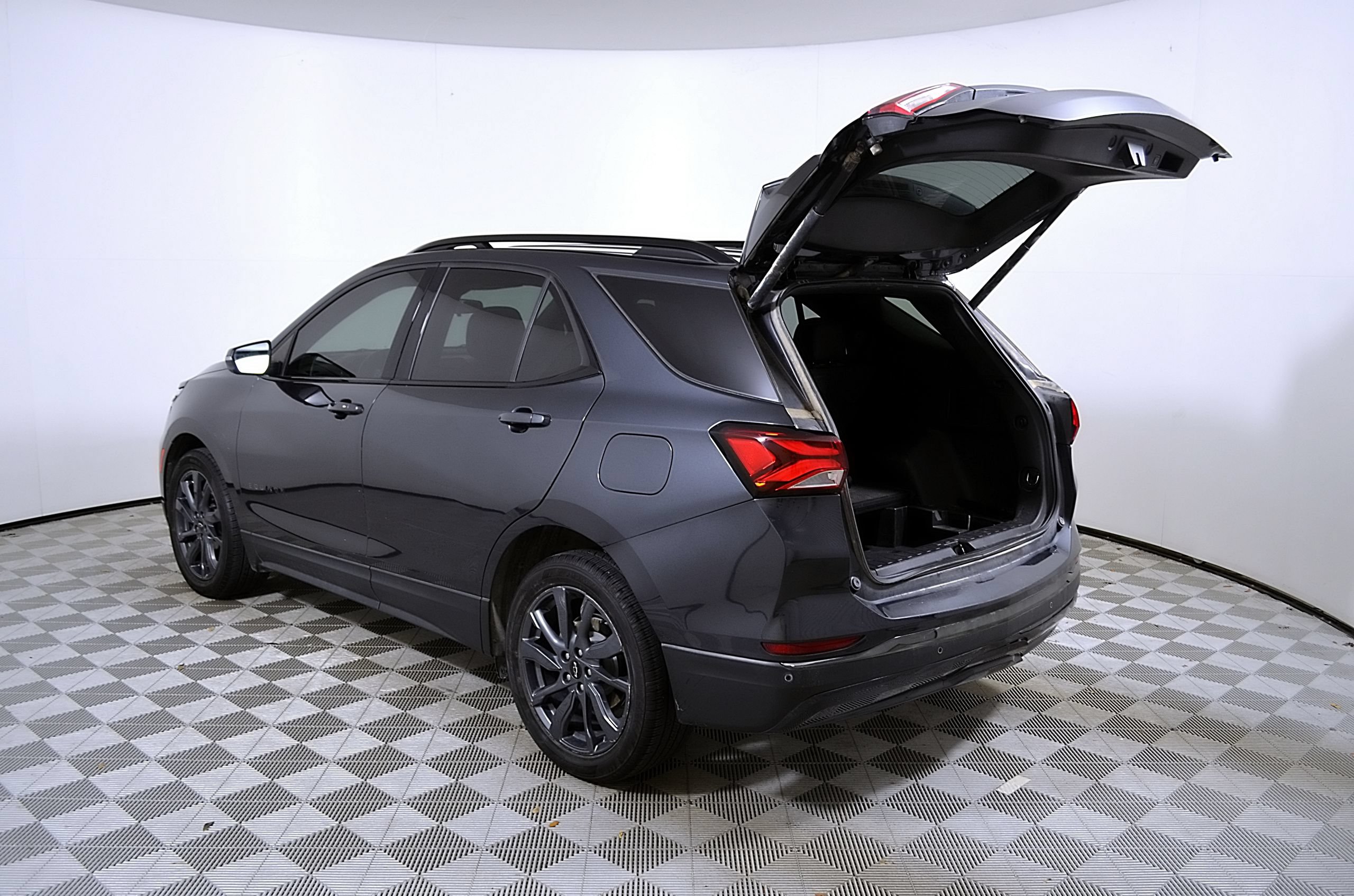 Used 2022 Chevrolet Equinox RS w/ Infotainment Package FWD image 10