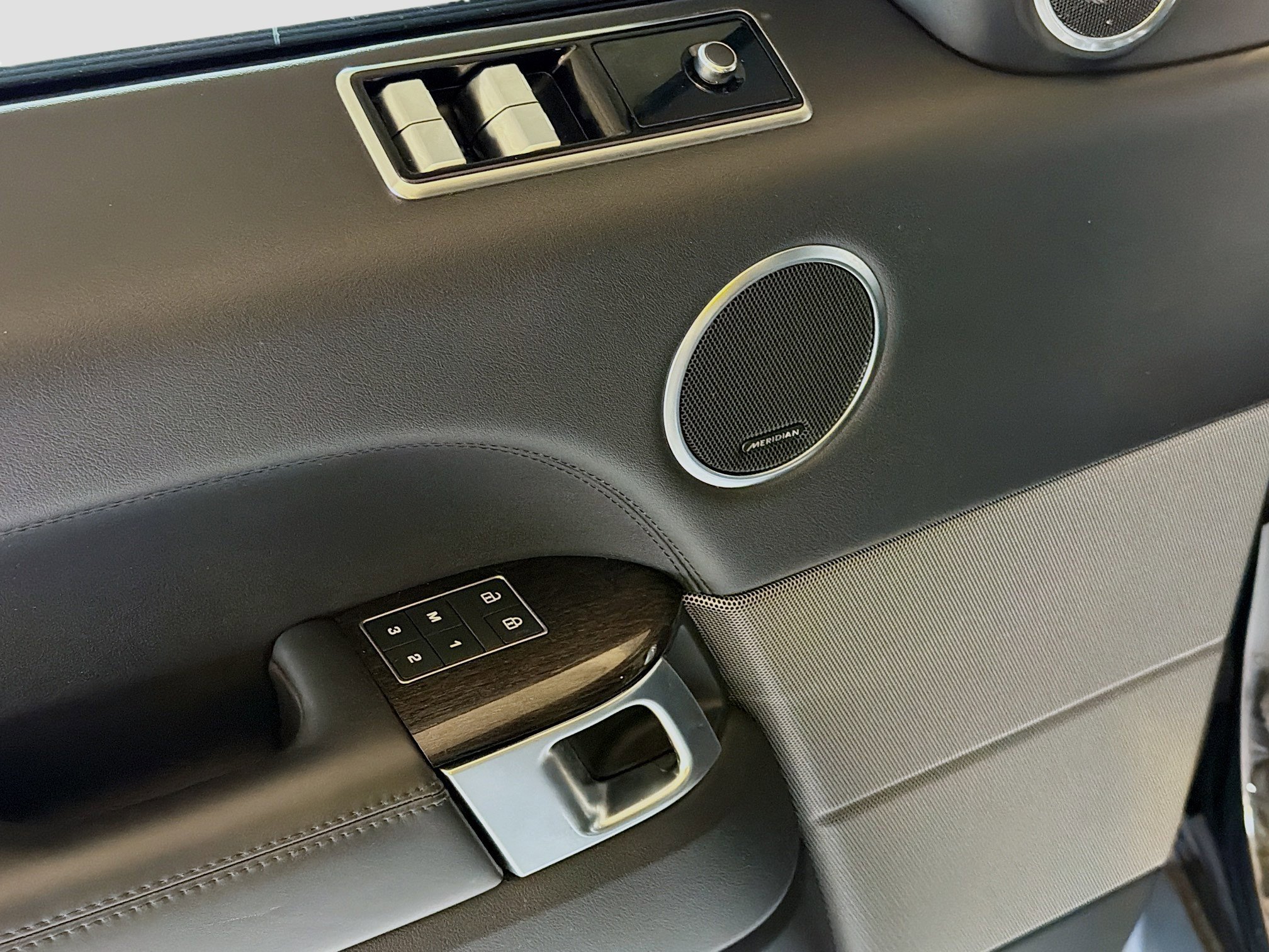 Used 2021 Land Rover Range Rover Sport HSE image 17