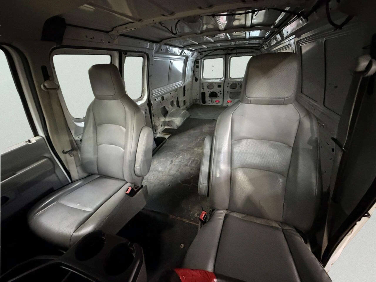 Used 2010 Ford E-350 and Econoline 350 Extended Super Duty RWD image 19