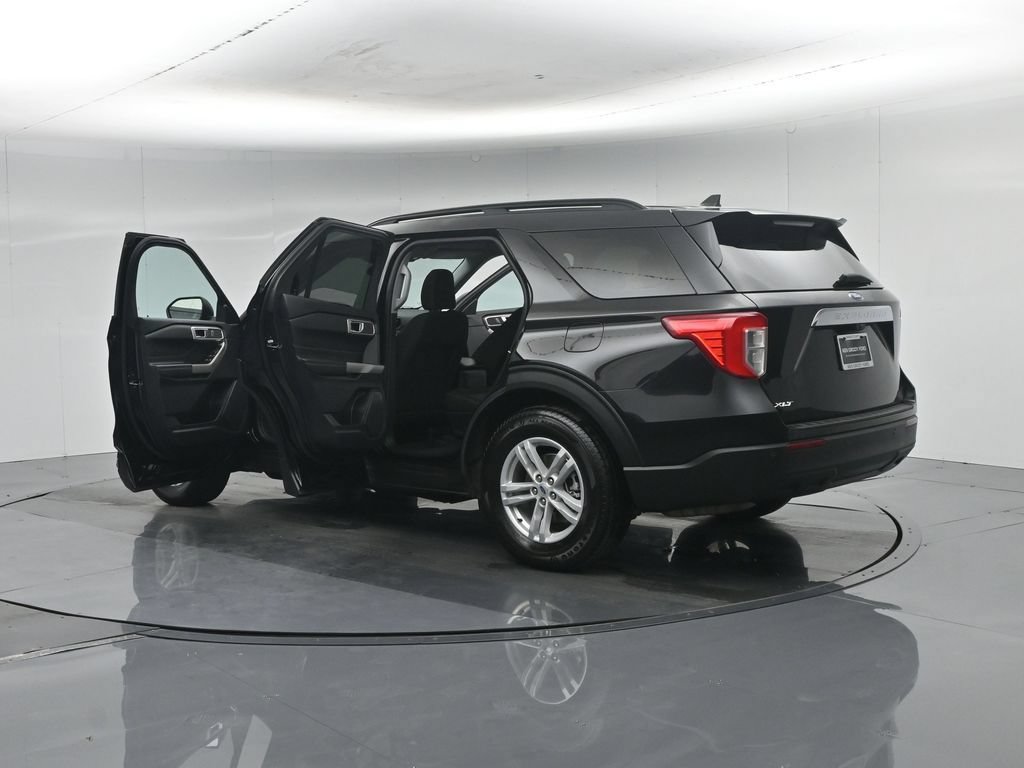 Certified 2024 Ford Explorer XLT RWD image 31
