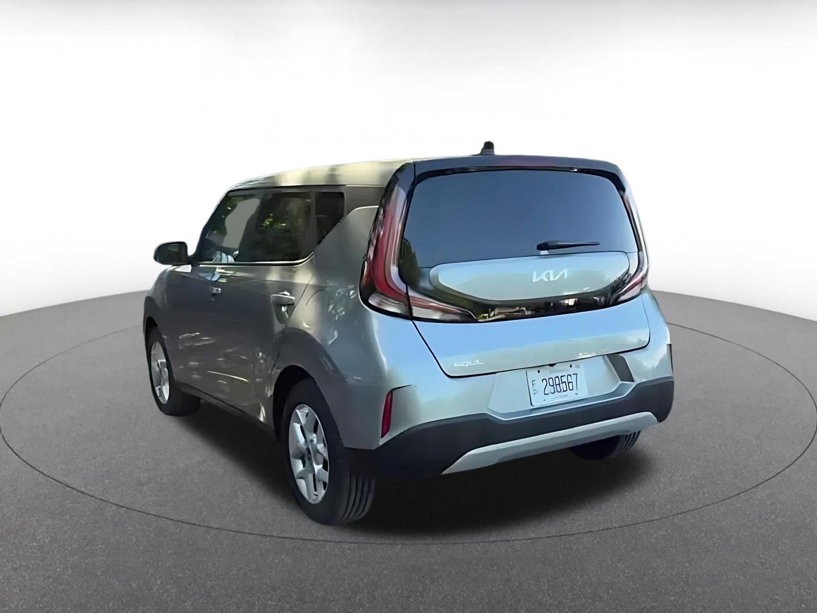 Used 2025 Kia Soul LX w/ LX Technology Package FWD image 11