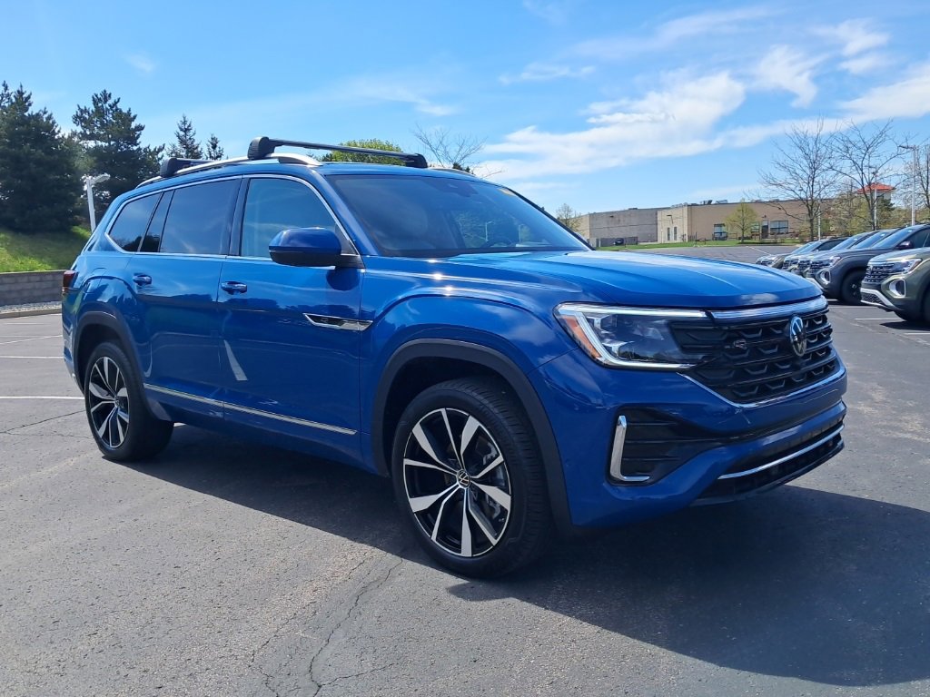 Certified 2025 Volkswagen Atlas SEL Premium R-Line image 1