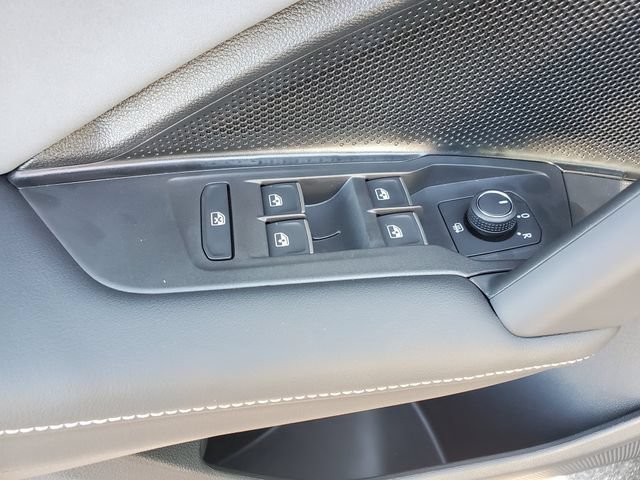 New 2026 Volkswagen Tiguan SE AWD/4WD image 16