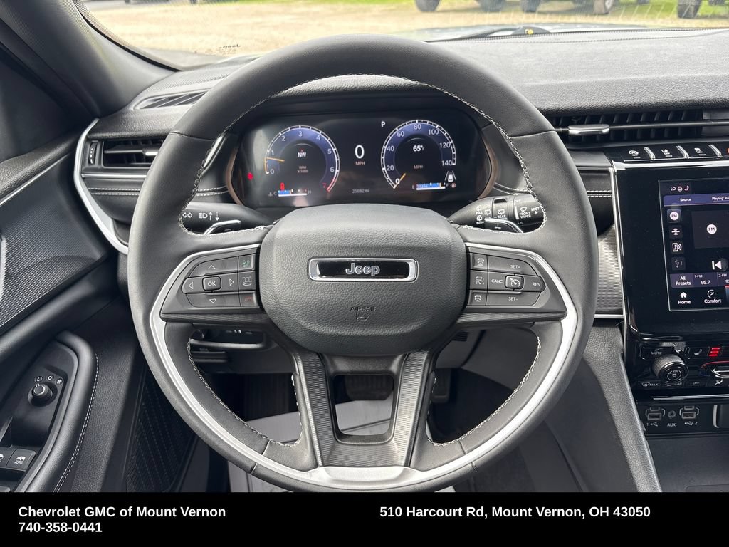 Used 2025 Jeep Grand Cherokee Altitude AWD/4WD image 17