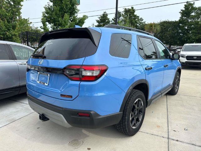 Used 2025 Honda Pilot TrailSport image 7