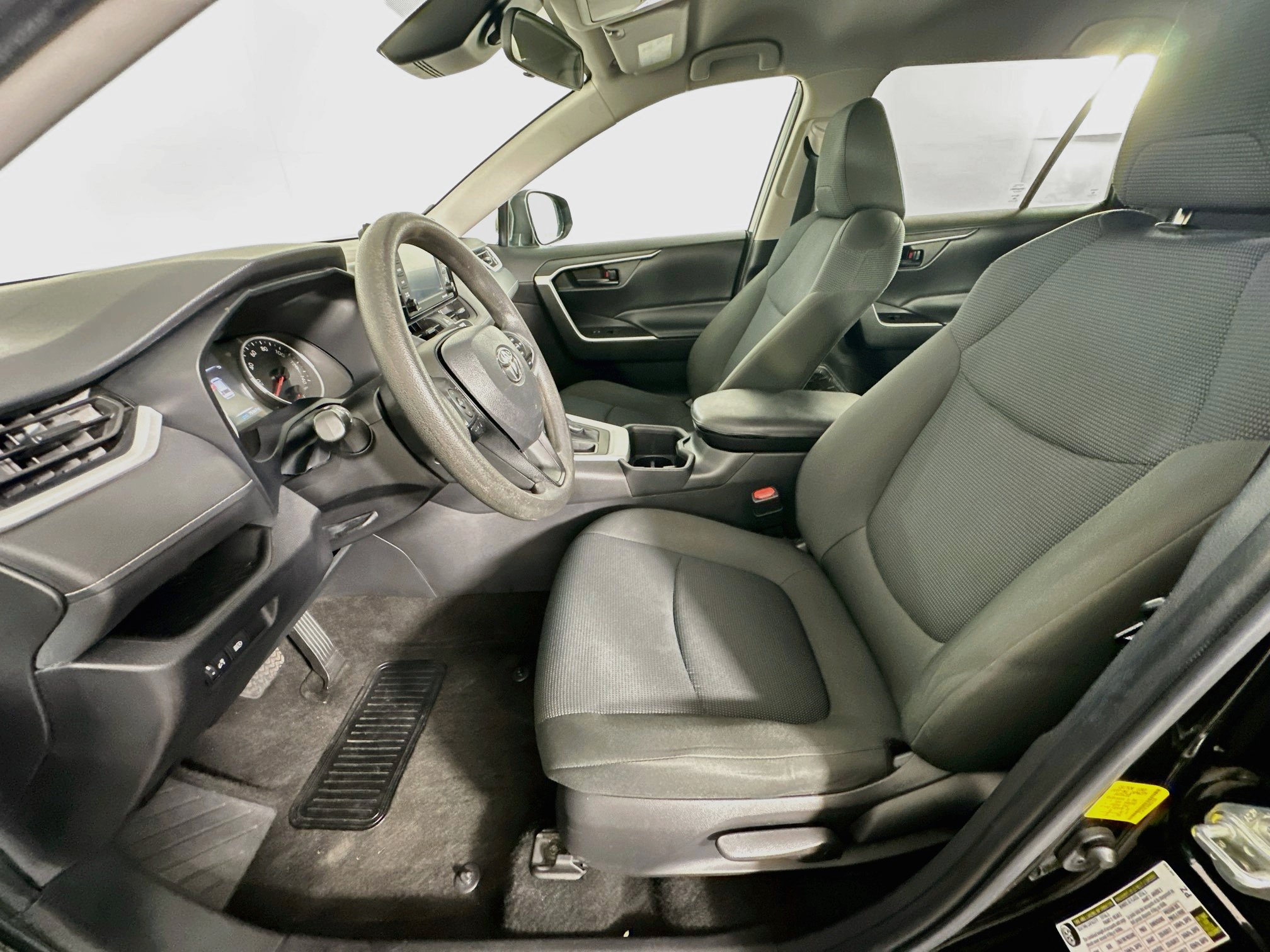 Used 2022 Toyota RAV4 LE FWD image 13