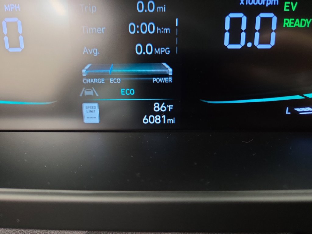 Used 2025 Hyundai Elantra Hybrid FWD image 22