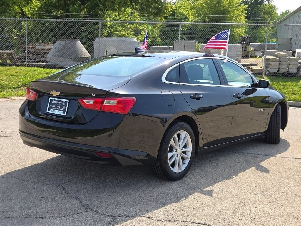Used 2017 Chevrolet Malibu LT FWD image 10