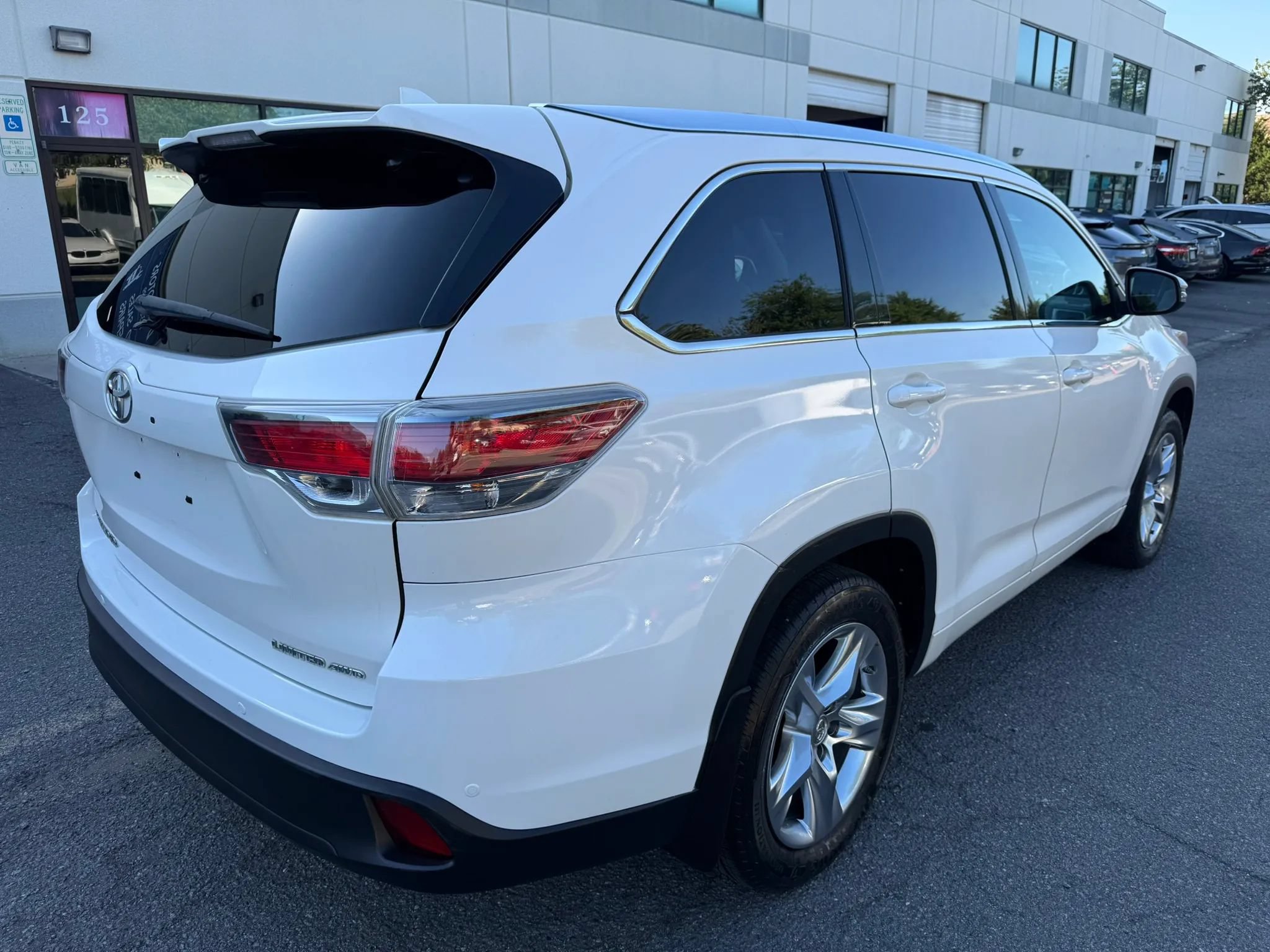 Used 2015 Toyota Highlander Limited AWD/4WD image 4