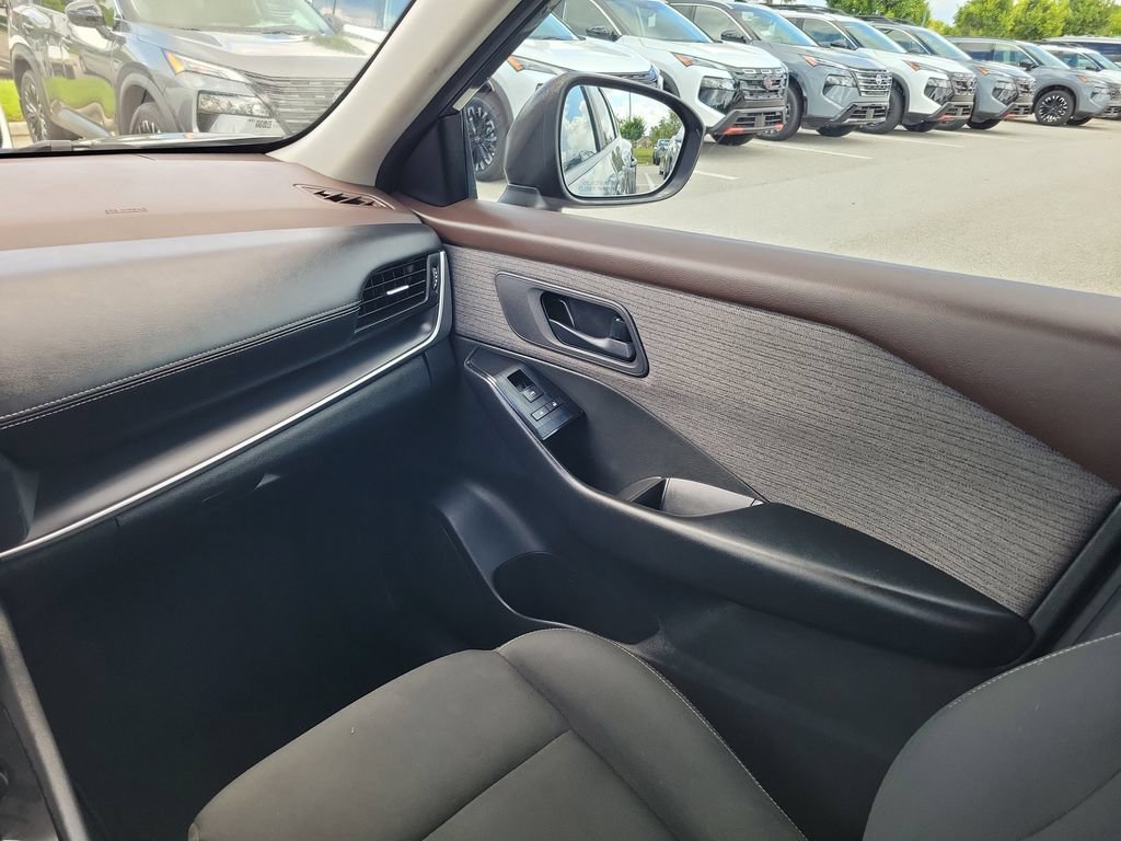 Used 2023 Nissan Rogue S FWD image 13