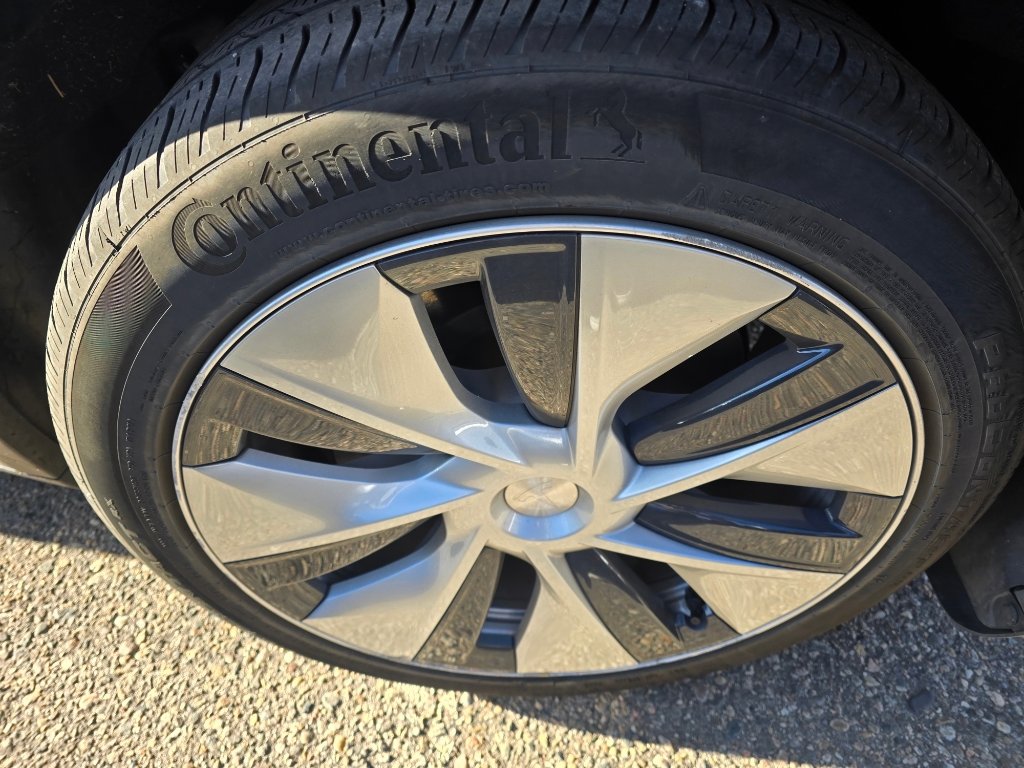 Used 2023 Tesla Model Y Long Range AWD/4WD image 9