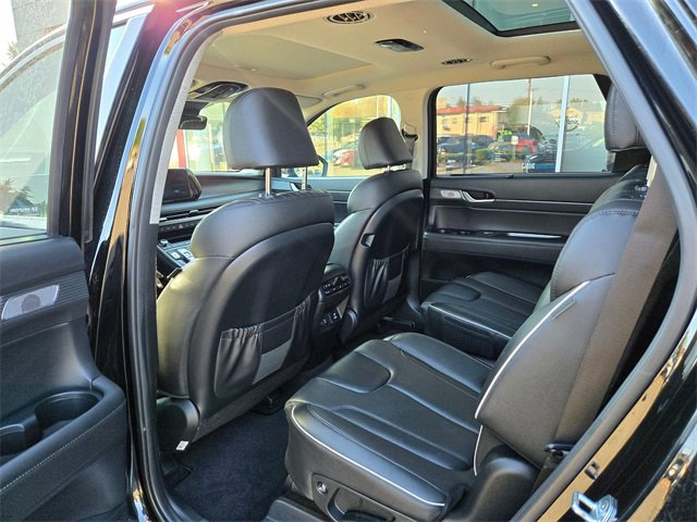 Used 2023 Hyundai Palisade Limited w/ Cargo Package image 16
