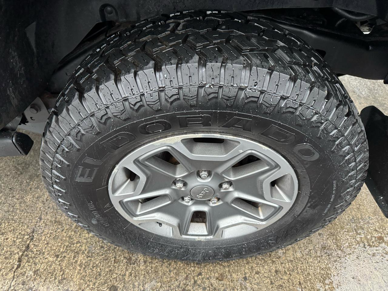 Used 2014 Jeep Wrangler Unlimited Rubicon w/ Connectivity Group AWD/4WD image 18