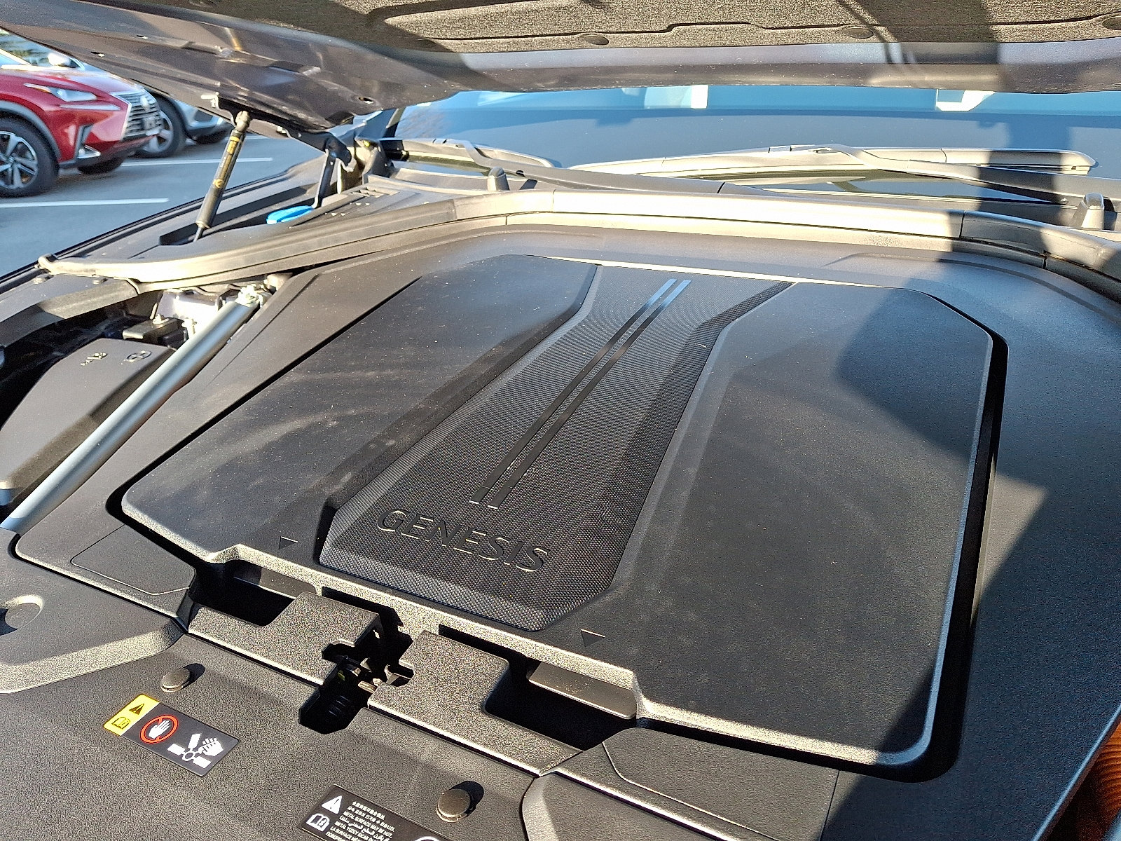 Certified 2025 Genesis Electrified GV70 image 29