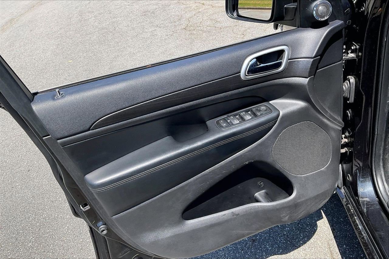 Used 2015 Jeep Grand Cherokee Altitude AWD/4WD image 27
