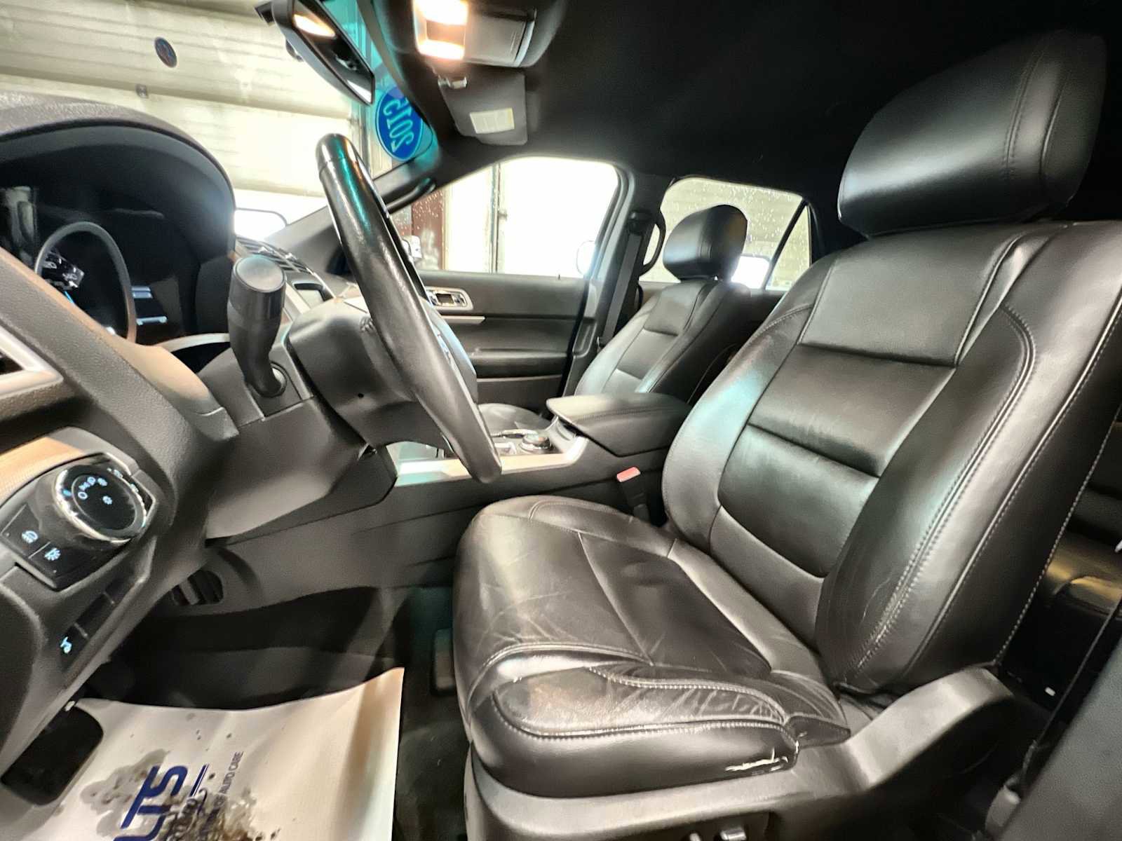 Used 2015 Ford Explorer XLT w/ Equipment Group 202B image 13
