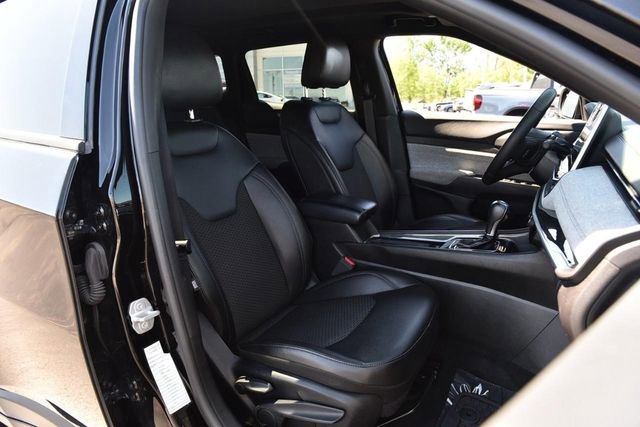 Used 2025 Jeep Compass Latitude w/ Sun & Sound Group AWD/4WD image 22