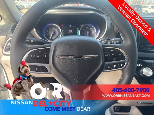 Used 2023 Chrysler Pacifica Touring-L image 17