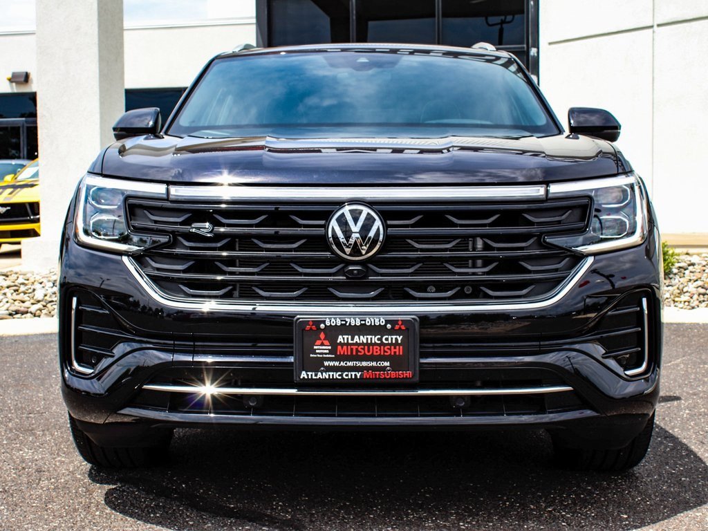 Used 2025 Volkswagen Atlas Cross Sport SEL Premium R-Line image 2