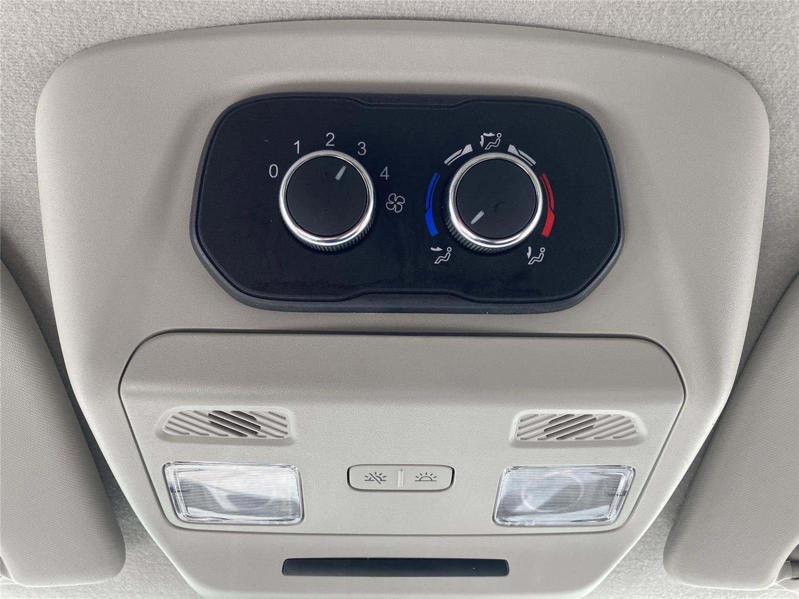 Used 2024 Ford Transit 350 XLT image 17