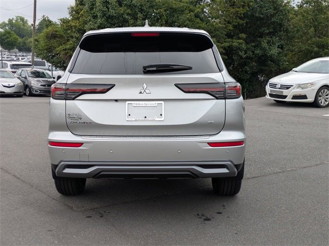New 2025 Mitsubishi Outlander SE image 4