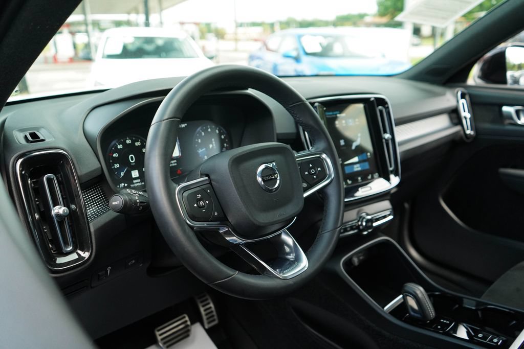 Used 2022 Volvo XC40 T5 R-Design AWD/4WD image 5