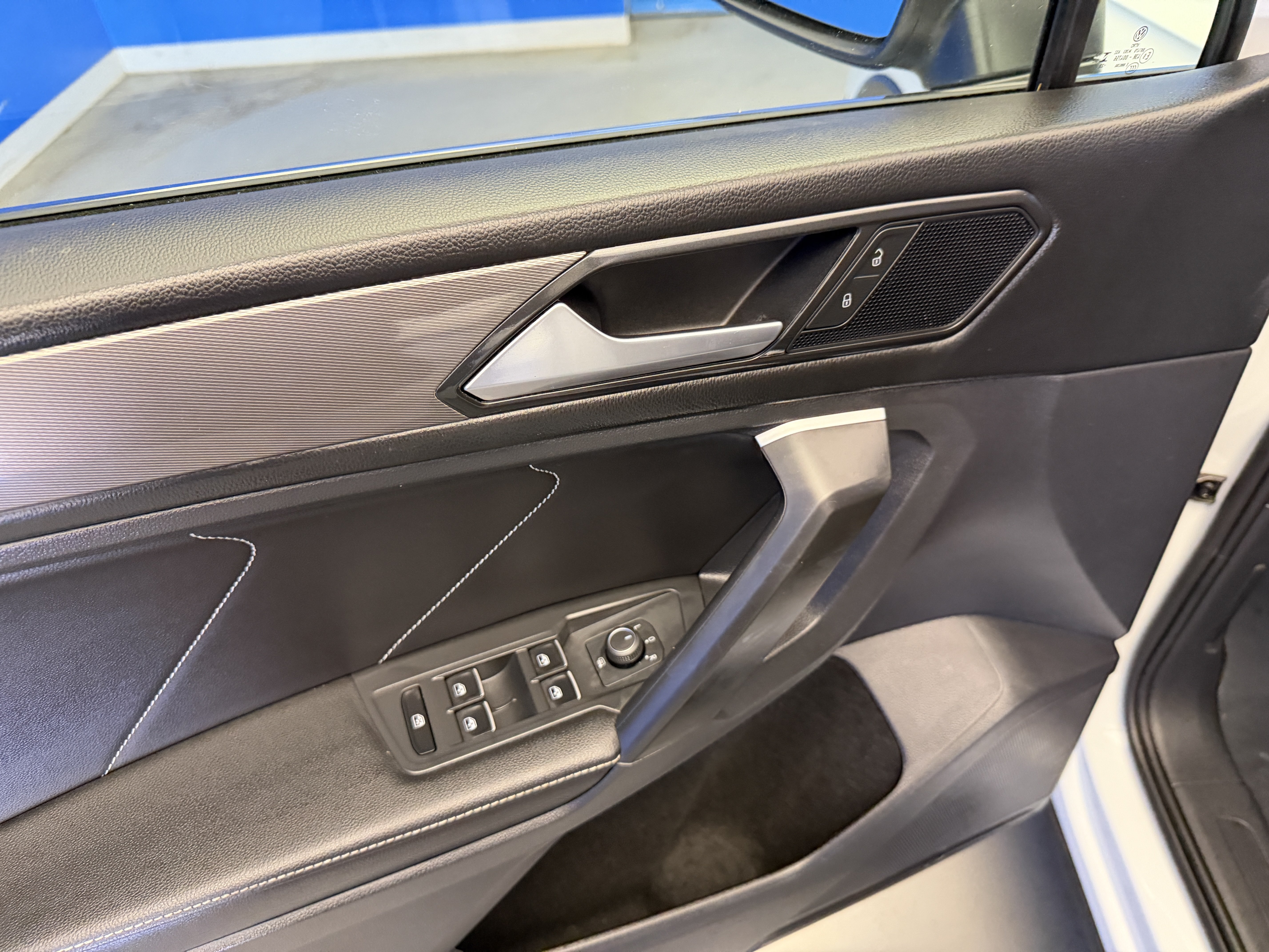 Certified 2023 Volkswagen Tiguan SE FWD image 10