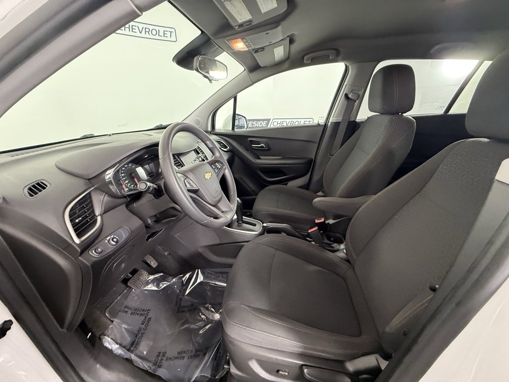 Used 2022 Chevrolet Trax LS w/ Tint and Cruise Package image 13