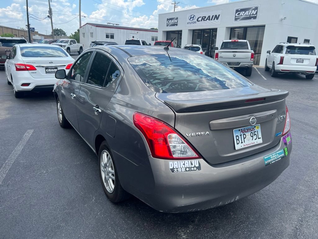 Used 2013 Nissan Versa SV FWD image 9
