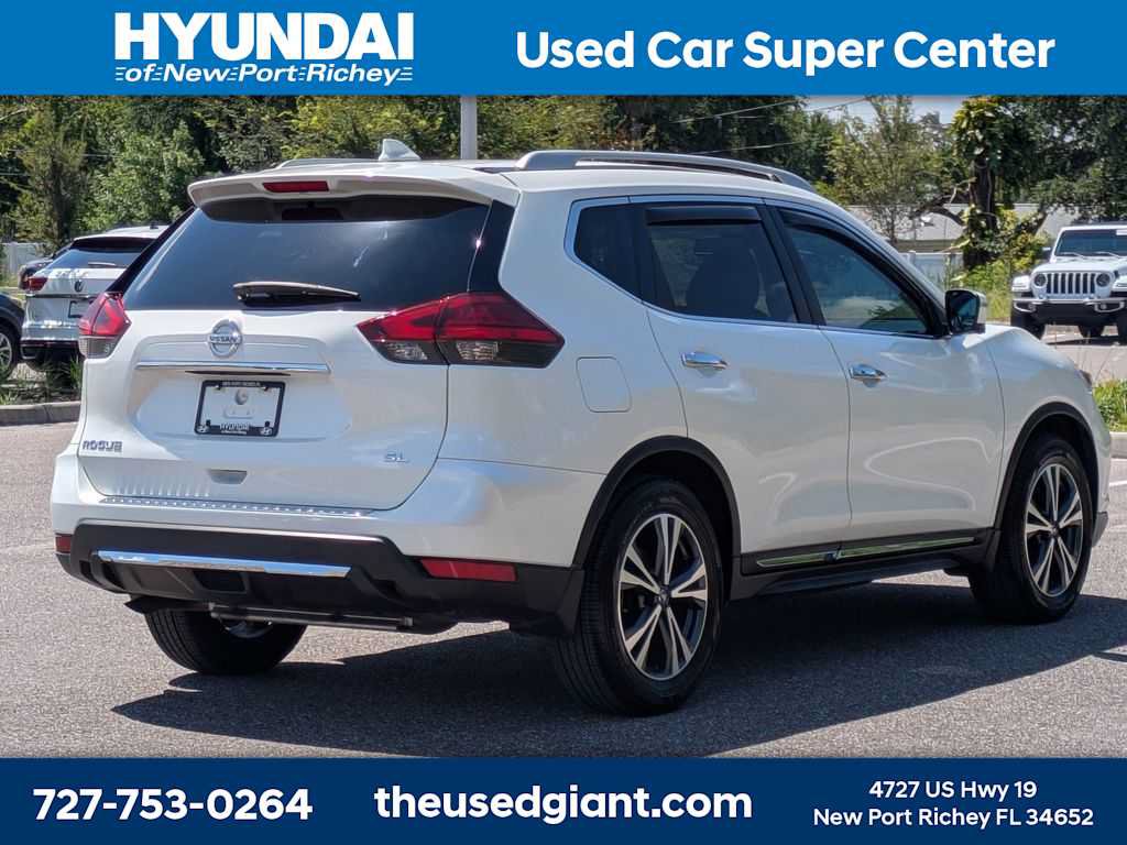 Used 2017 Nissan Rogue SL w/ SL Premium Package FWD image 5