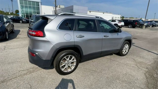 Used 2018 Jeep Cherokee Latitude Plus w/ Comfort/Convenience Group image 9