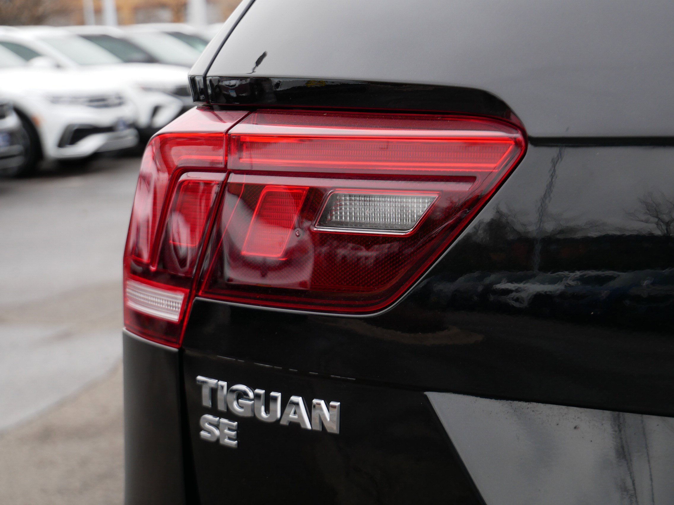 Certified 2020 Volkswagen Tiguan SE w/ Panoramic Sunroof Package image 17