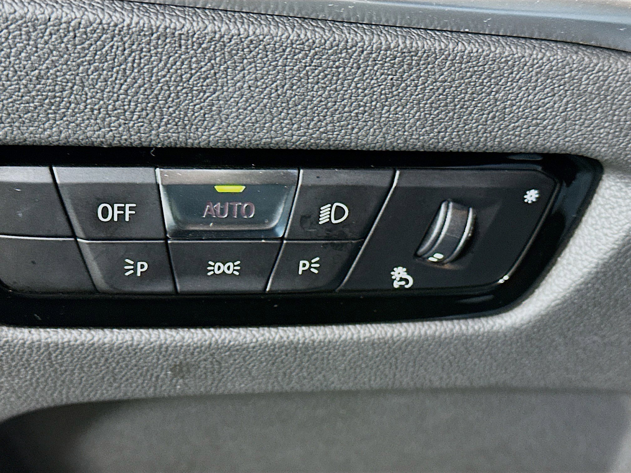 Used 2025 BMW 330i Sedan w/ Convenience Package image 17