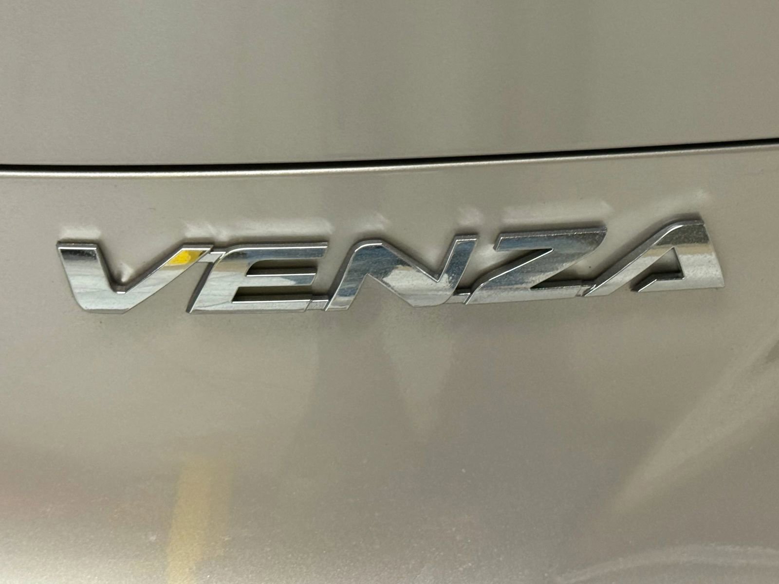 Used 2023 Toyota Venza Limited image 13