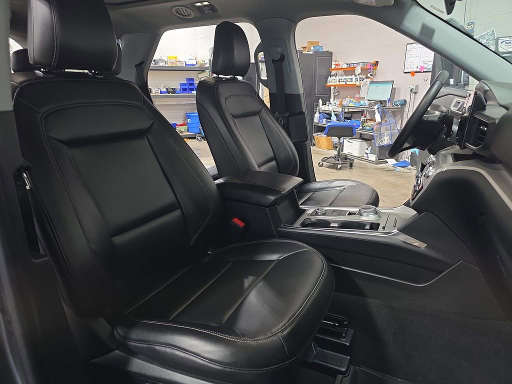 Used 2023 Ford Explorer XLT w/ Equipment Group 202A image 10