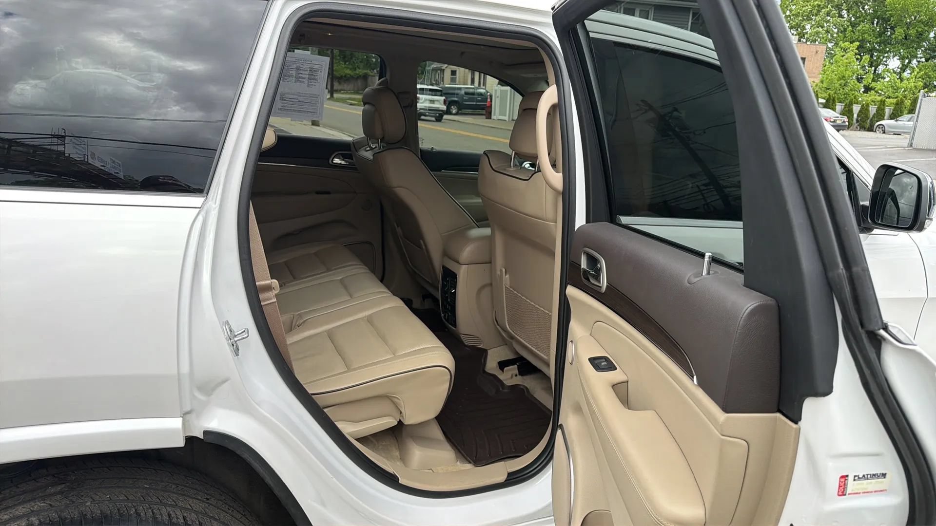 Used 2017 Jeep Grand Cherokee Overland w/ Jeep Active Safety Group AWD/4WD image 25