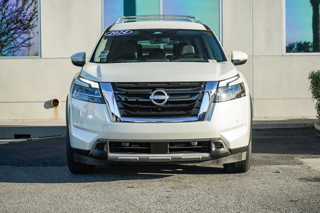 Used 2024 Nissan Pathfinder SL image 2