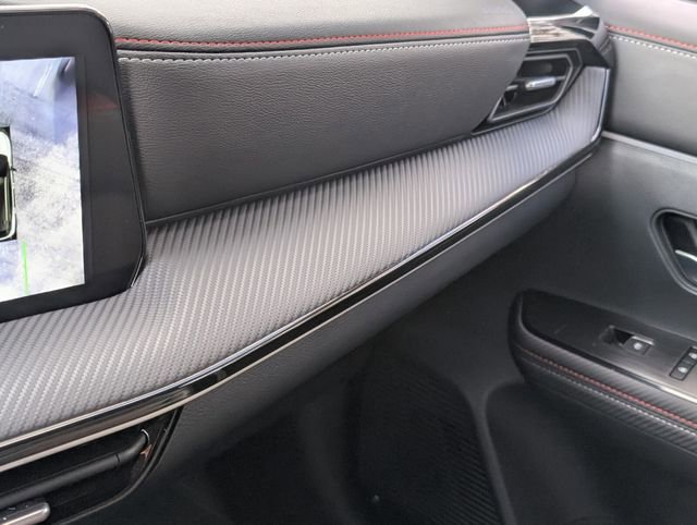 Used 2025 Nissan Kicks SR image 25