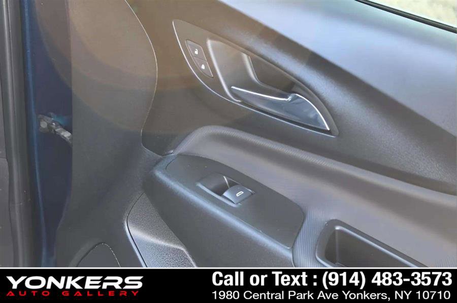Used 2022 Chevrolet Equinox RS w/ Infotainment Package image 39