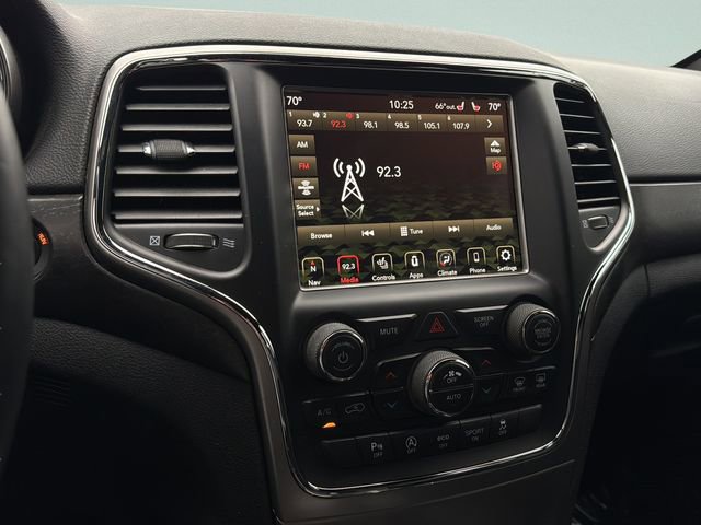 Used 2018 Jeep Grand Cherokee Altitude AWD/4WD image 31