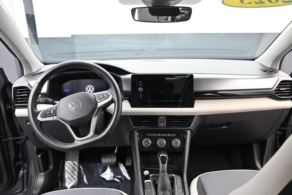 Used 2025 Volkswagen Taos S FWD image 9