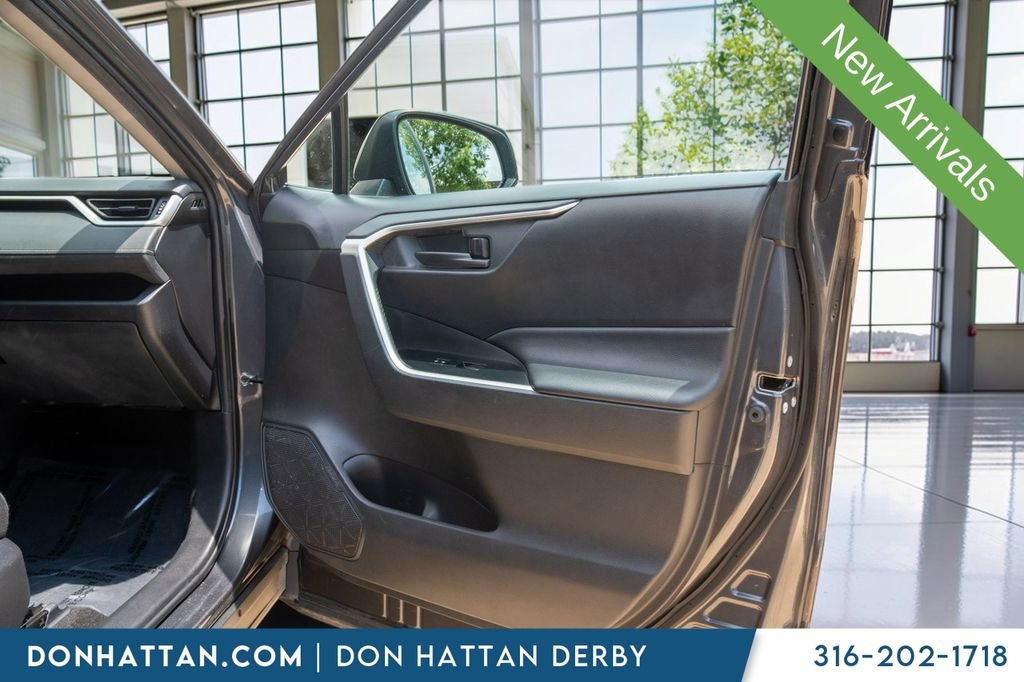 Used 2020 Toyota RAV4 LE AWD/4WD image 22